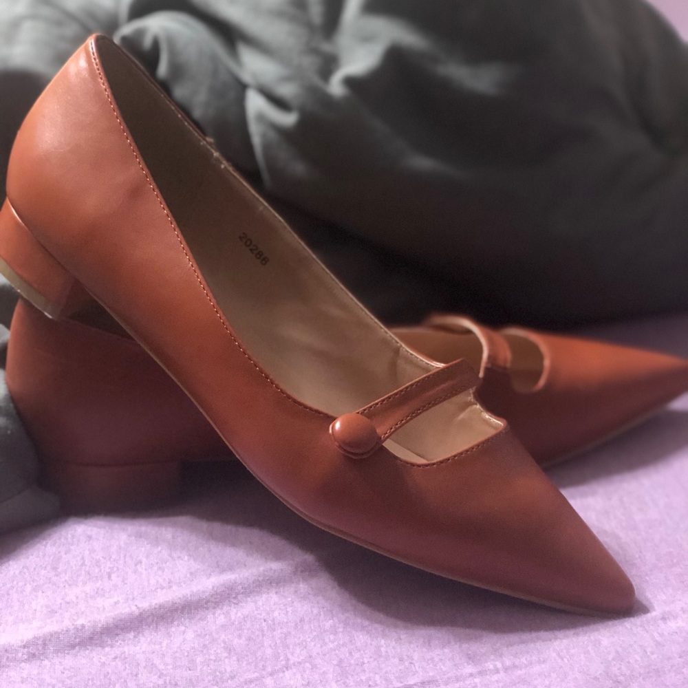 Journee Collection Vasha Flat
